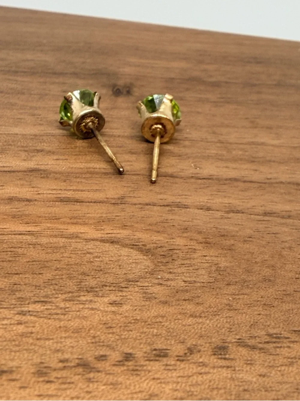 14k Gold 5mm Peridot Green Round Stud Earrings - Picture 5 of 7